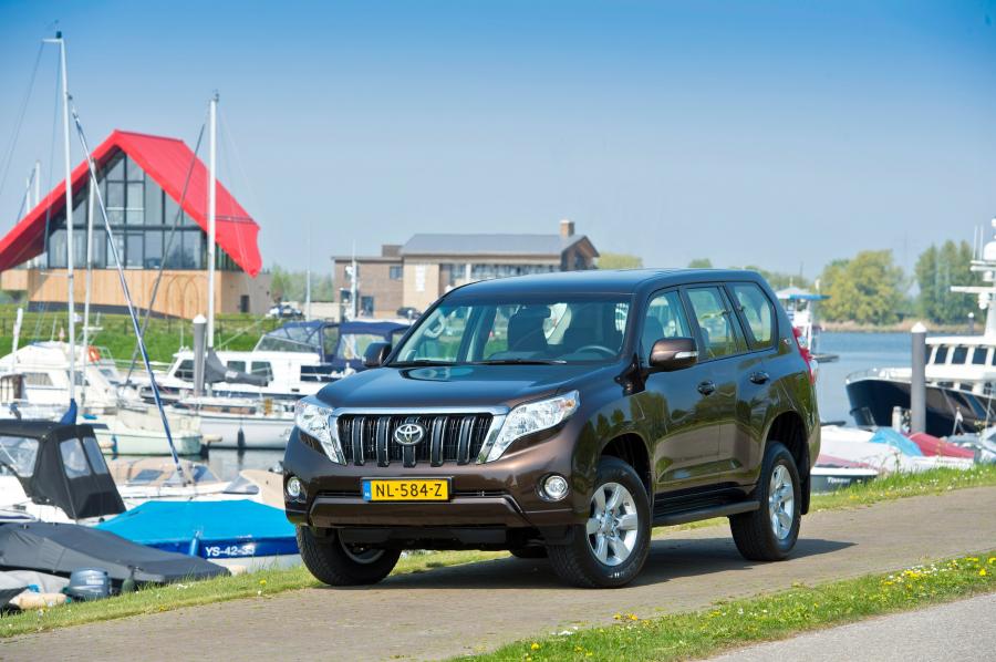  Toyota Land Cruiser Challenger 2017 года  (NL) (фото 6 из 9)